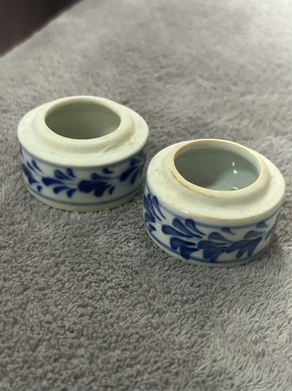 เซรามิคเก่า ที่ใส่น้ำหมึกจีน (Ink Cup): หากเป็นงานศิลปะจีนโบราณ ขนาดลักษณะนี้มักใช้สำหรับใส่น้ำหมึกจีน หรือใช้สำหรับใช้ปักธูปขนาดเล็กหรือตั้งโชว์