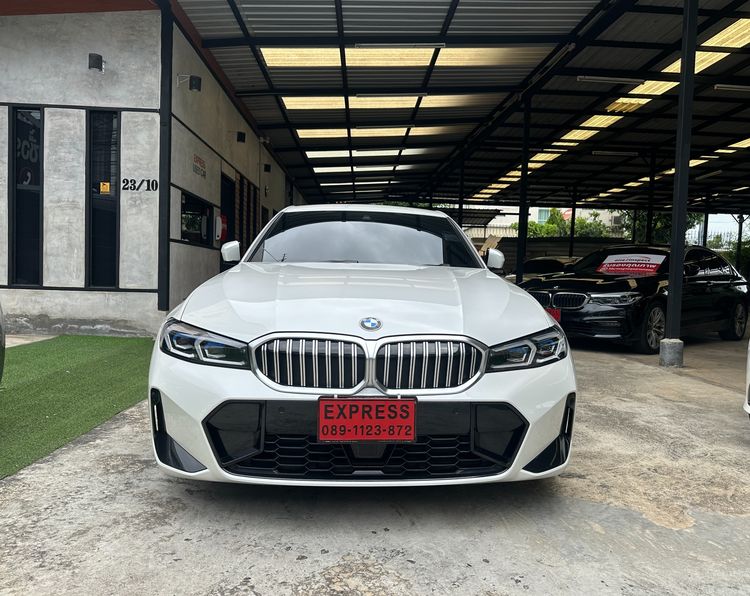 BMW Series 3 2023 320d Sedan ดีเซล ไม่ติดแก๊ส เกียร์อัตโนมัติ ขาว รูปที่ 2