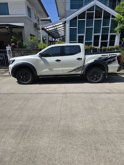Nissan Navara 2023 2.3 Calibre E Black Edition Pickup ดีเซล ไม่ติดแก๊ส เกียร์อัตโนมัติ ขาว รูปที่ 3
