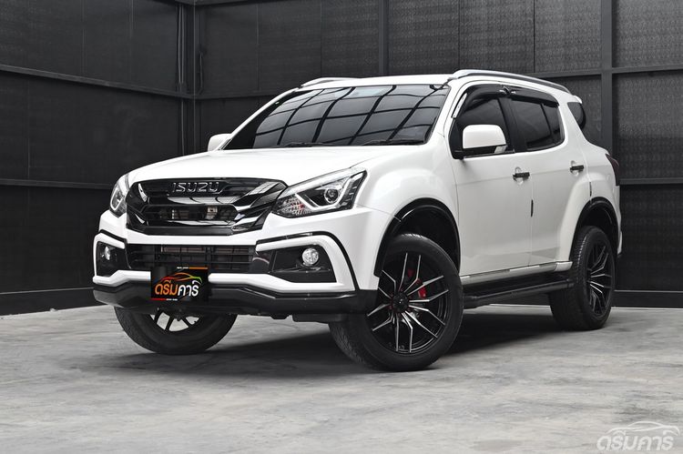 รถ Isuzu MU-X 3.0 The Onyx สี ขาว