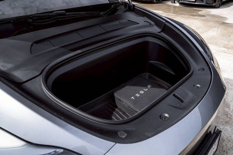 Tesla Model Y 2024 Rear-Wheel Drive Sedan ไฟฟ้า หลากสี รูปที่ 3