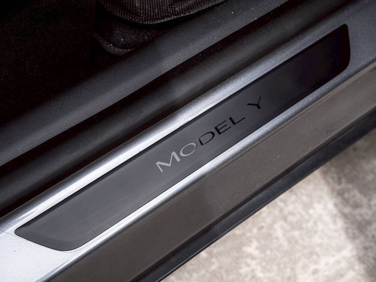Tesla Model Y 2024 Rear-Wheel Drive Sedan ไฟฟ้า หลากสี รูปที่ 2