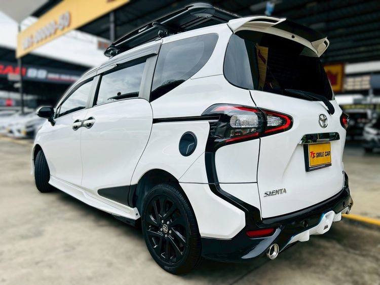 Toyota Sienta 2021 1.5 V Utility-car เบนซิน ไม่ติดแก๊ส เกียร์อัตโนมัติ ขาว รูปที่ 3
