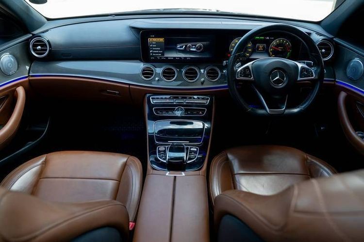 Mercedes-Benz E-Class 2017 E300e Sedan ปลั๊กอินไฮบริด (PHEV) ดำ รูปที่ 2
