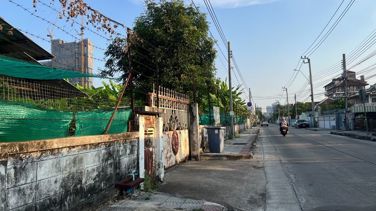 ขายที่ดินแปลงสวย ถนนรามคำแหง ซอย46 (หัวหมาก 8 )ถนนซอยกว้าง8เมตร 0863377287 รูปที่ 4