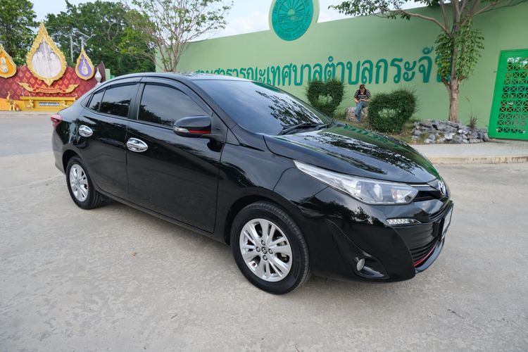 รถ Toyota Yaris ATIV 1.2 S สี ดำ