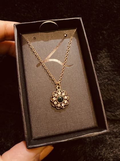สร้อยคอ Lovisa (จี้ดอกไม้ประดับคริสตัลเขียว) รูปที่ 4