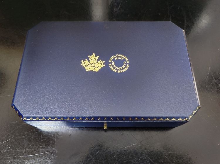 ชุดเหรียญที่ระลึกเฉลิมพระเกียรติ ในหลวง รัชกาลที่9 ครบ 88 พรรษา พ.ศ.2558 พร้อมกล่องและใบเซอร์ (ไม่มีเหรียญทองคำ) รูปที่ 9