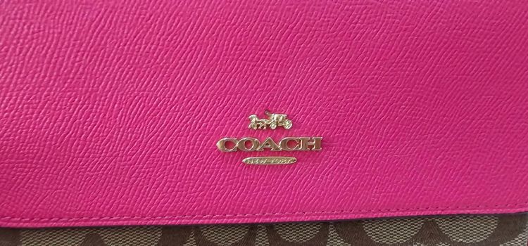 กระเป๋า Coach C8344 (รุ่น Klare Crossbody) หนัง Canvas ของแท้ สภาพเหมือนใหม่ สติ๊กเกอร์ตรงโลโก้ยังไม่ได้แกะ กระดาษรองกระเป๋ายังไม่ได้เอาออก รูปที่ 6