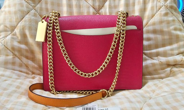 กระเป๋า Coach C8344 (รุ่น Klare Crossbody) หนัง Canvas ของแท้ สภาพเหมือนใหม่ สติ๊กเกอร์ตรงโลโก้ยังไม่ได้แกะ กระดาษรองกระเป๋ายังไม่ได้เอาออก รูปที่ 3