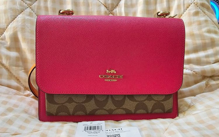 กระเป๋า Coach C8344 (รุ่น Klare Crossbody) หนัง Canvas ของแท้ สภาพเหมือนใหม่ สติ๊กเกอร์ตรงโลโก้ยังไม่ได้แกะ กระดาษรองกระเป๋ายังไม่ได้เอาออก รูปที่ 2