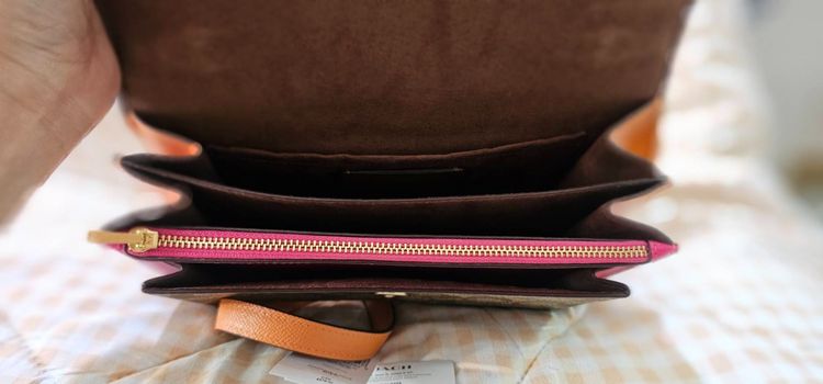 กระเป๋า Coach C8344 (รุ่น Klare Crossbody) หนัง Canvas ของแท้ สภาพเหมือนใหม่ สติ๊กเกอร์ตรงโลโก้ยังไม่ได้แกะ กระดาษรองกระเป๋ายังไม่ได้เอาออก รูปที่ 7