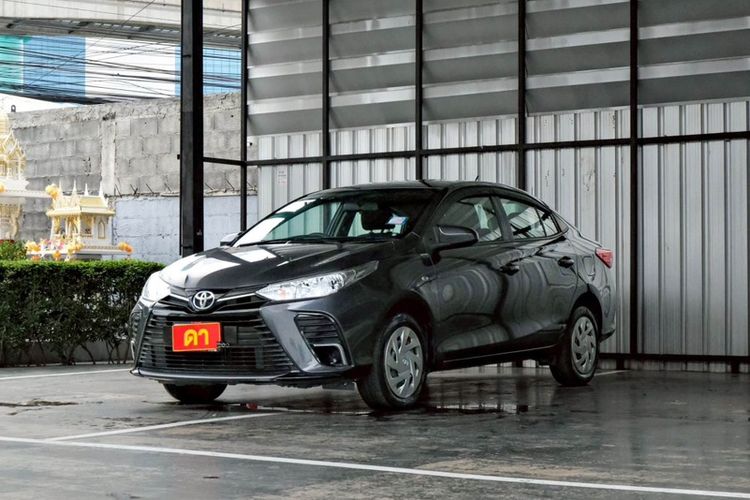 รถ Toyota Yaris ATIV 1.2 Entry สี เทา