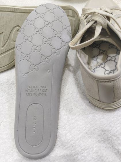 รองเท้าผ้าใบ Gucci รุ่น GG Canvas ในโทนสีครีมหรือเบจ รูปที่ 8