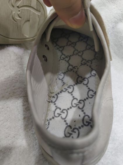 รองเท้าผ้าใบ Gucci รุ่น GG Canvas ในโทนสีครีมหรือเบจ รูปที่ 7