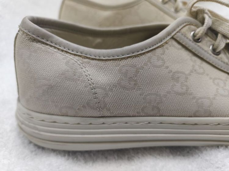 รองเท้าผ้าใบ Gucci รุ่น GG Canvas ในโทนสีครีมหรือเบจ รูปที่ 3