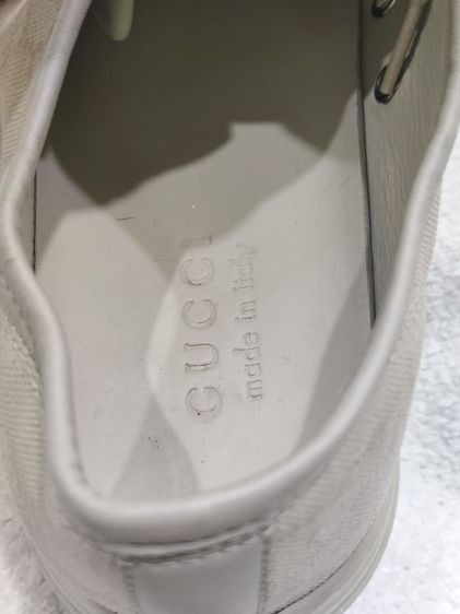 รองเท้าผ้าใบ Gucci รุ่น GG Canvas ในโทนสีครีมหรือเบจ รูปที่ 6