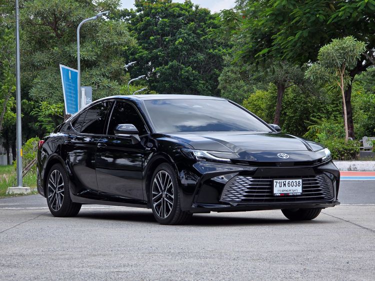 Toyota Camry 2025 2.5 HEV Premium Luxury Sedan ไฮบริด ไม่ติดแก๊ส เกียร์อัตโนมัติ ดำ รูปที่ 3