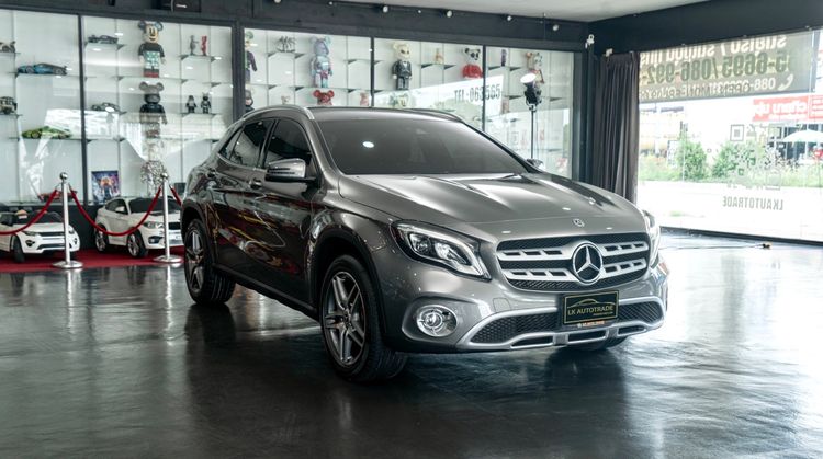รถ Mercedes-Benz GLA-Class GLA200 สี เทา
