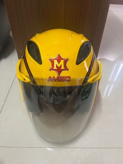 หมวกกันน็อคสีเหลืองแบรนด์ M-150 