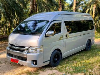 ปี 2015 Toyota Commuter VIP 3.0 AT
