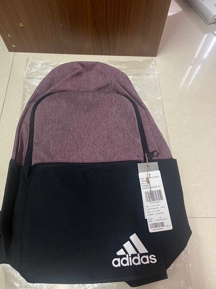 กระเป๋าเป้ในรูปคือรุ่น Adidas 