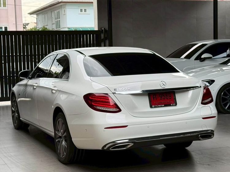 Mercedes-Benz E-Class 2021 2.0 E300e Avantgarde Sedan ปลั๊กอินไฮบริด (PHEV) ไม่ติดแก๊ส เกียร์อัตโนมัติ ขาว รูปที่ 3