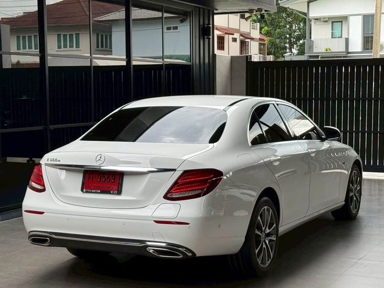 Mercedes-Benz E-Class 2021 2.0 E300e Avantgarde Sedan ปลั๊กอินไฮบริด (PHEV) ไม่ติดแก๊ส เกียร์อัตโนมัติ ขาว รูปที่ 4