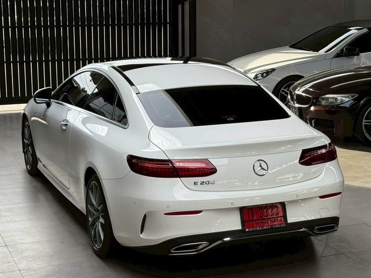 Mercedes-Benz E-Class 2022 E200 Sedan เบนซิน เกียร์อัตโนมัติ ขาว รูปที่ 4