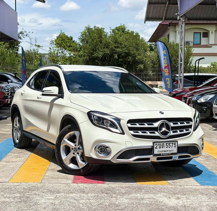 Benz GLA 200 Urban ปี 2018 จด 2019 รถบ้านมือเดียว ไมล์แท้เพียง 60,000 กม. ประวัติศูนย์ Mercedes-Benz ครบทุกระยะ สภาพสวยเกินปี ไม่เคยทำสีเลยต