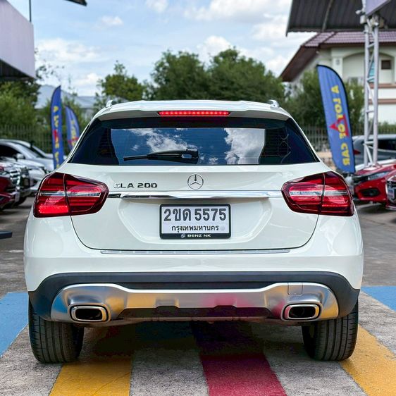 Mercedes-Benz GLA-Class 2018 GLA200 Sedan เบนซิน ไม่ติดแก๊ส เกียร์อัตโนมัติ ขาว รูปที่ 4