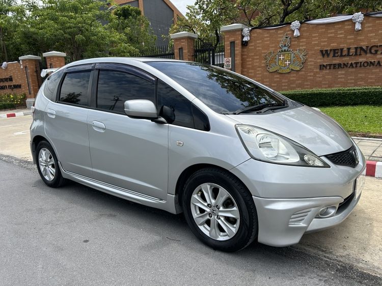รถ Honda Jazz 1.5 SV VTEC สี บรอนซ์เงิน