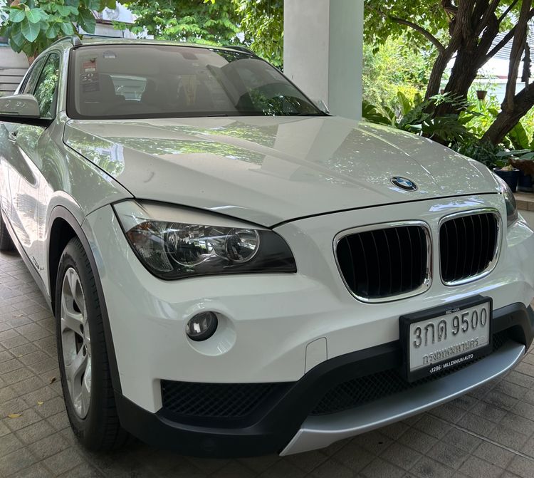 รถ BMW X1 2.0 sDrive18i สี ขาว
