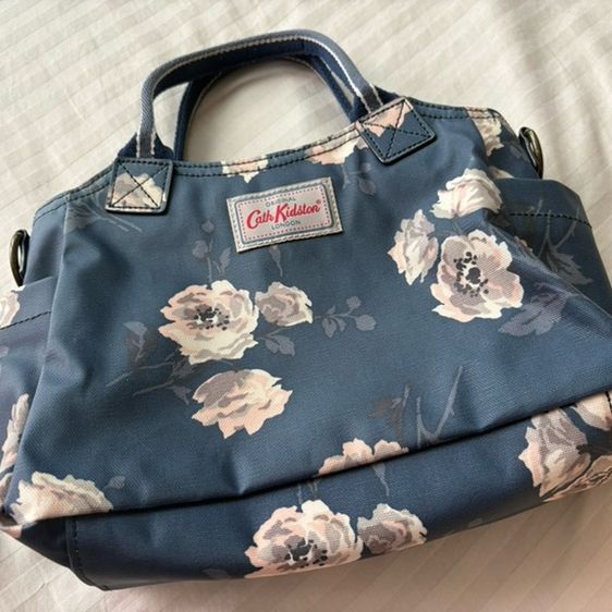 กระเป๋า cathkidston มือสองสภาพพร้อมใช้งาน รูปที่ 2