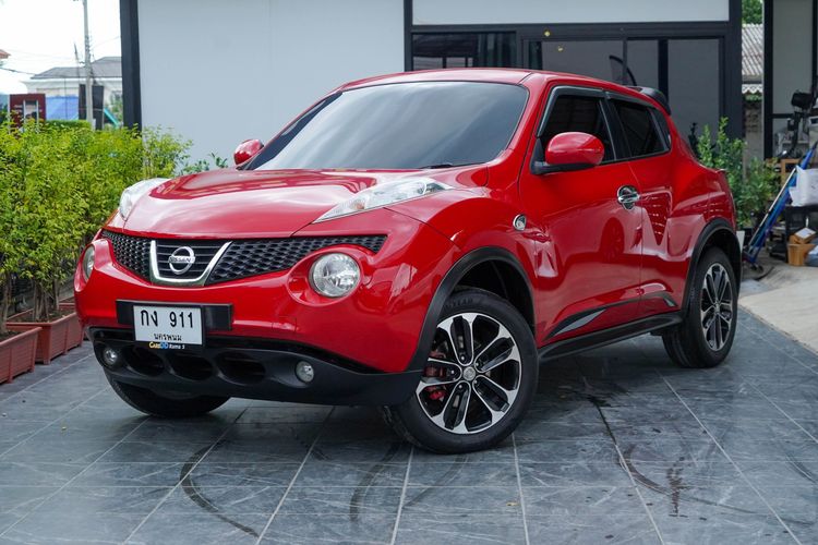 รถ Nissan Juke 1.6 V สี แดง