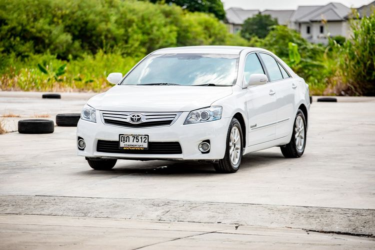 รถ Toyota Camry 2.4 Hybrid สี ขาว