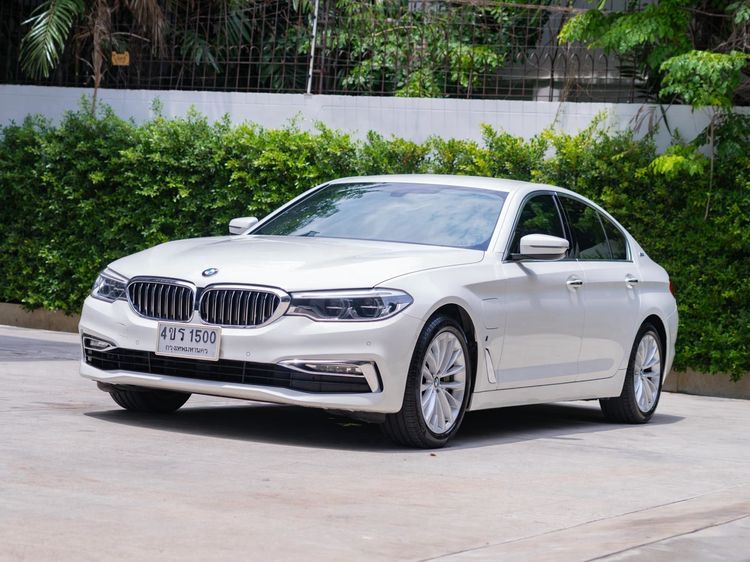 BMW Series 5 2019 530e Sedan ปลั๊กอินไฮบริด (PHEV) ไม่ติดแก๊ส เกียร์อัตโนมัติ ขาว รูปที่ 3