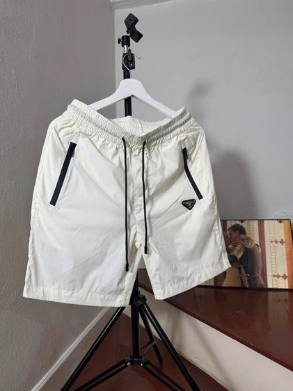 Prada ขาสั้น