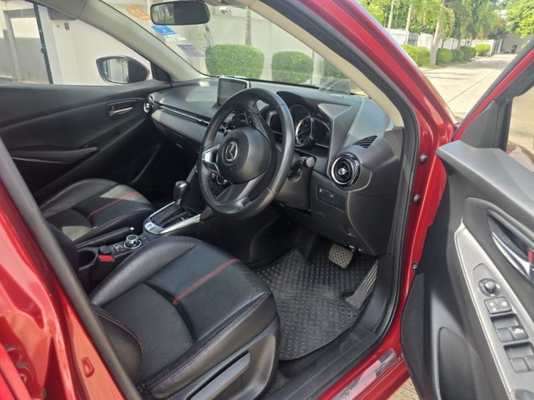 Mazda Mazda 2 2015 1.3 High Connect Sedan เบนซิน เกียร์อัตโนมัติ แดง รูปที่ 3