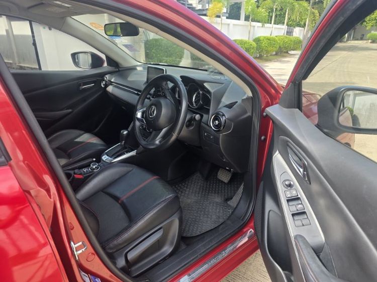 Mazda Mazda 2 2015 1.3 High Connect Sedan เบนซิน เกียร์อัตโนมัติ แดง รูปที่ 4