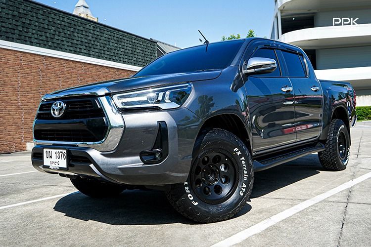 รถ Toyota Hilux Revo Double Cab 2.4 Mid Prerunner สี เทา