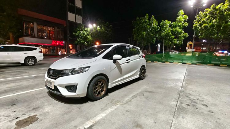 รถ Honda Jazz 1.5 SV VTEC สี ขาว