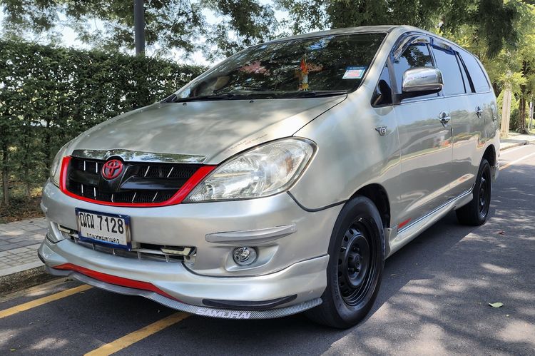 รถ Toyota Innova 2.0 G สี บรอนซ์เงิน