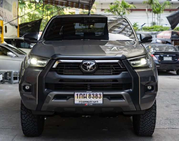 รถ Toyota Hilux Revo Double Cab 4x4 2.8 Rocco สี น้ำตาล