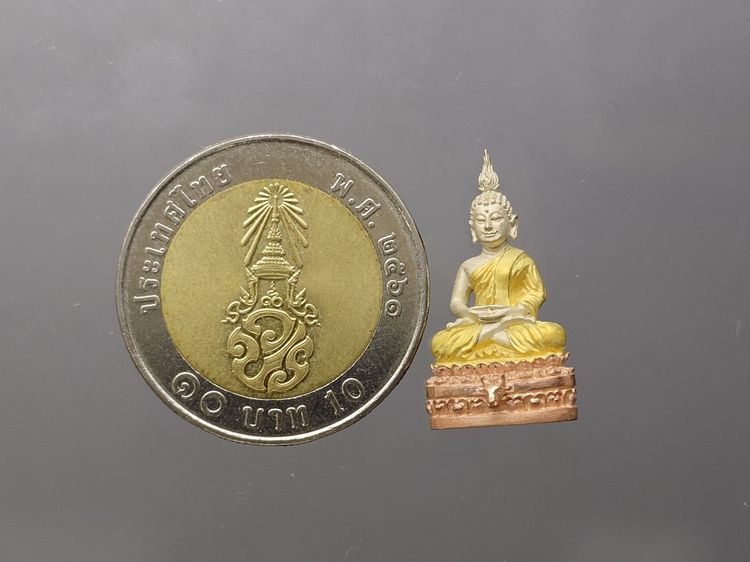 พระนิรันตราย เนื้อเงินสามกษัตริย์ พิมพ์เล็ก 200 ปี พระจอมเกล้าฯ โครงการบูรณะฯ โบราณสถาน วัดมกุฏกษัตริยาราม ปี2547 พร้อมกล่องเดิม รูปที่ 7