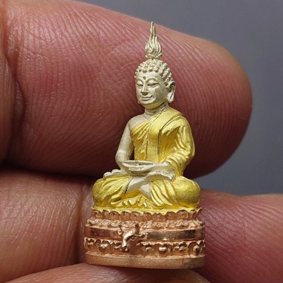 พระนิรันตราย เนื้อเงินสามกษัตริย์ พิมพ์เล็ก 200 ปี พระจอมเกล้าฯ โครงการบูรณะฯ โบราณสถาน วัดมกุฏกษัตริยาราม ปี2547 พร้อมกล่องเดิม รูปที่ 5
