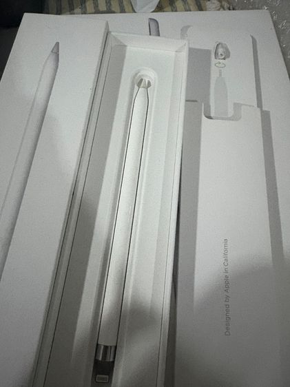iPad (7th Generation) พร้อม Apple pencils ฝาปิดหายและไม่มีที่เสียบชาร์ท และสาย HDMI รูปที่ 5