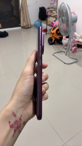 vivo v60 สวยไม่มีคำหนิ  ถ่ายรูปชัด  มีเคส หลายอัน  มีประกันเครื่อง ยู  ฟิลม์ ติดที่ศูยน์ ได้  ทั้งปี  ฟิลม์ พึ่งติดมาใหม่  สวย รูปที่ 4