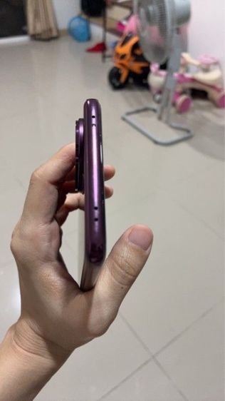 vivo v60 สวยไม่มีคำหนิ  ถ่ายรูปชัด  มีเคส หลายอัน  มีประกันเครื่อง ยู  ฟิลม์ ติดที่ศูยน์ ได้  ทั้งปี  ฟิลม์ พึ่งติดมาใหม่  สวย รูปที่ 3
