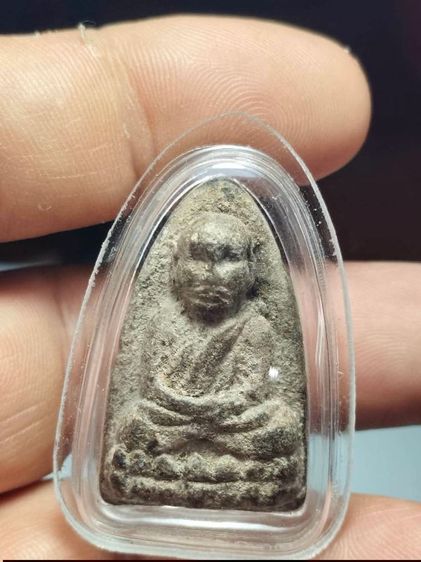 หลวงปู่ทวดวัดช้างให้เนื้อว่าน